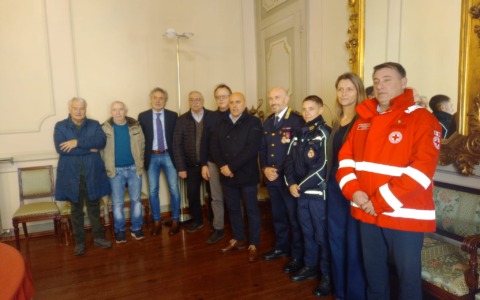 Borgomanero, Stellepadelle consegna 4.500 euro alla Croce Rossa per il futuro eliporto