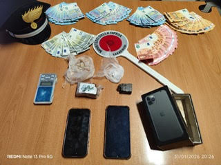 Spaccio in piazza XXV Aprile a Borgomanero: due arresti