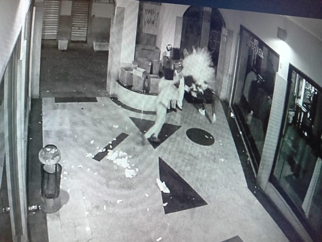 Vandali nel centro storico: identificati e denunciati i responsabili