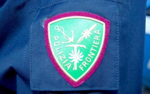 Immigrazione irregolare: la polizia rimpatria cittadino cinese