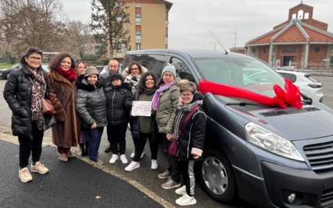 Nuovo pulmino per l’Associazione Down Novara: obiettivo raggiunto
