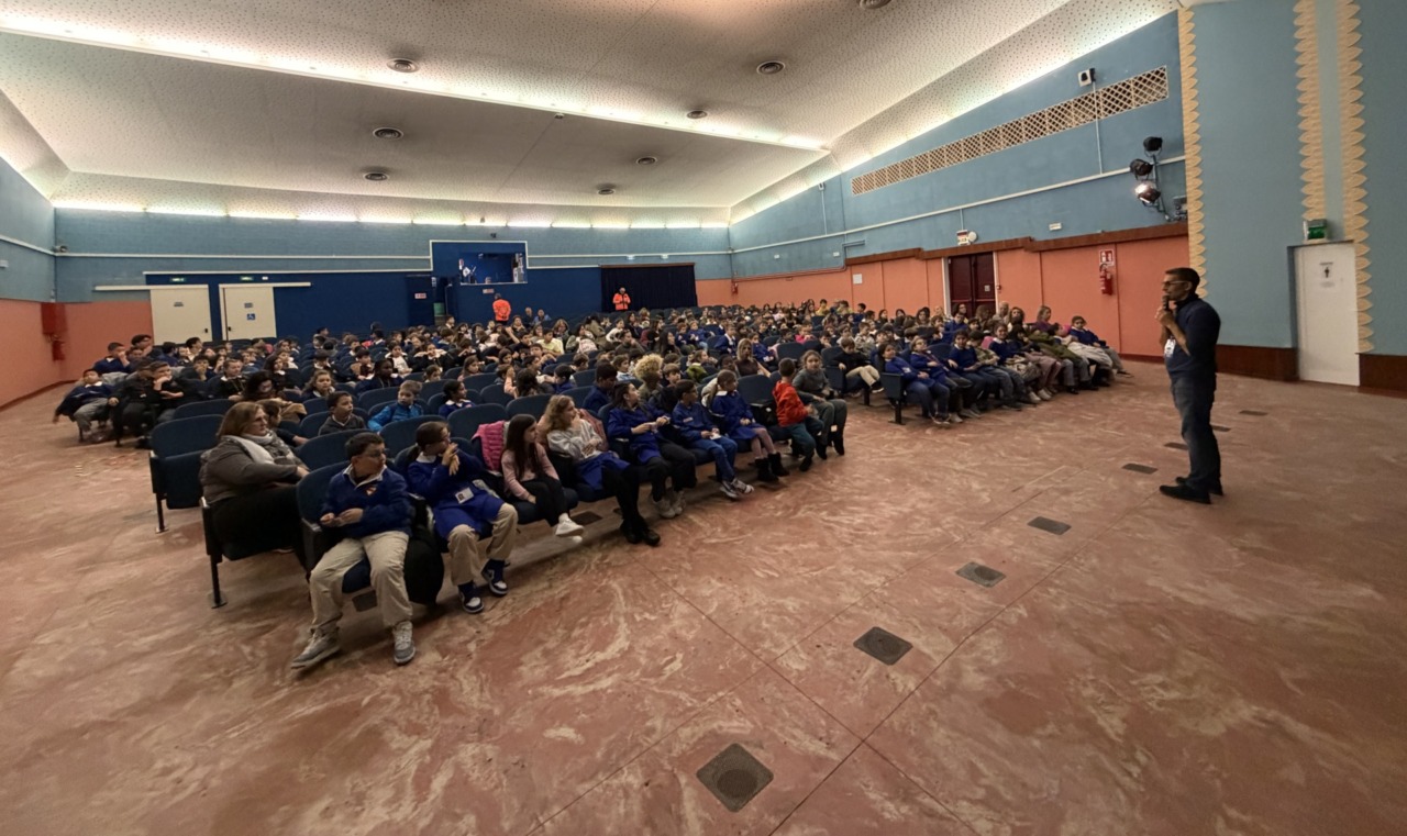 Rassegna di teatro per le scuole con Arona Città Teatro: oltre 2.000 presenze