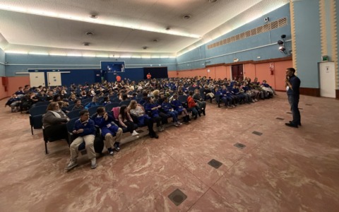 Rassegna di teatro per le scuole con Arona Città Teatro: oltre 2.000 presenze