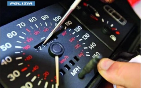 Revisioni false e chilometri scalati, la Polizia di Stato chiude due officine in provincia di Novara