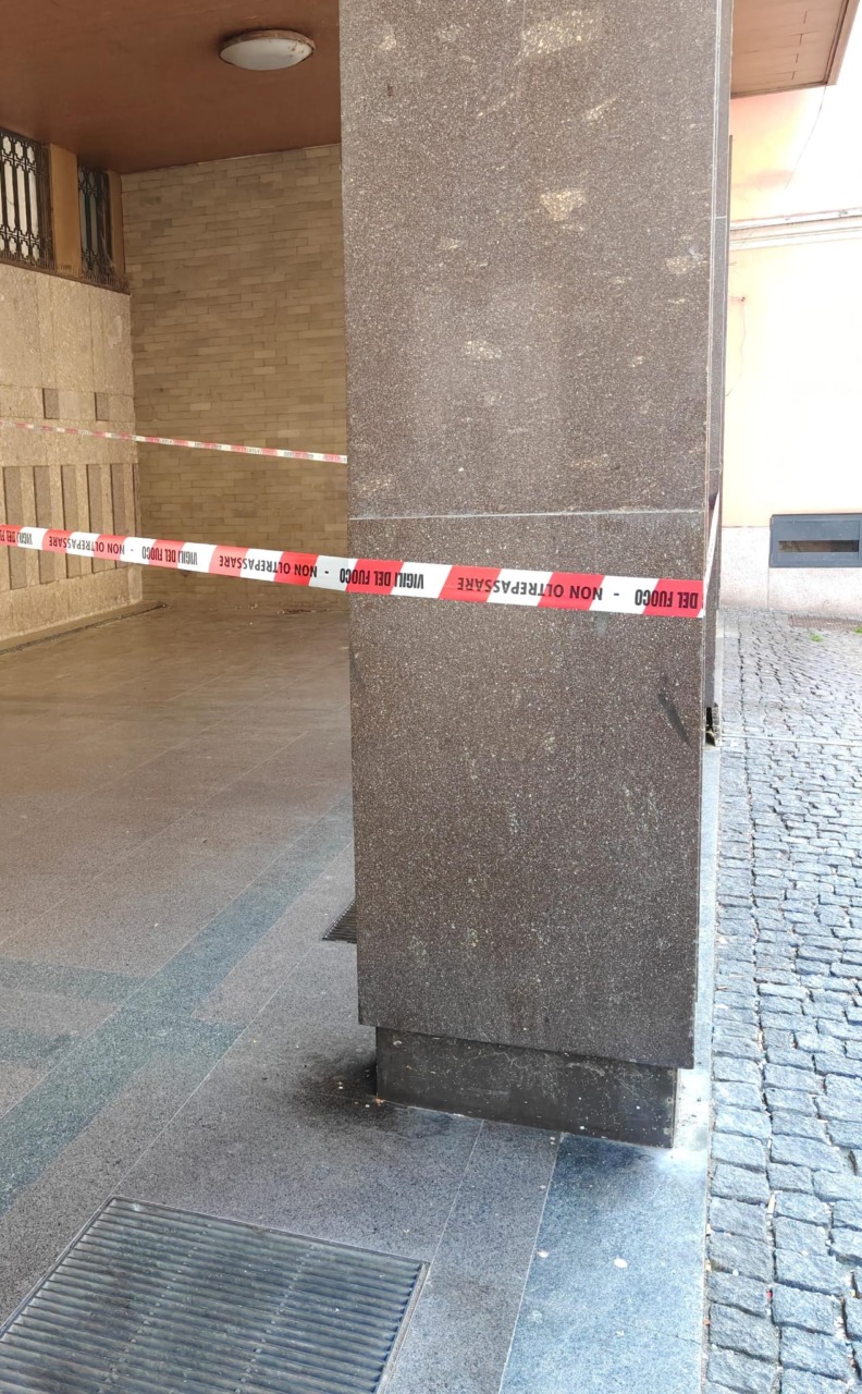 Esplosione al bancomat in via Gramsci a Galliate: indagini in corso