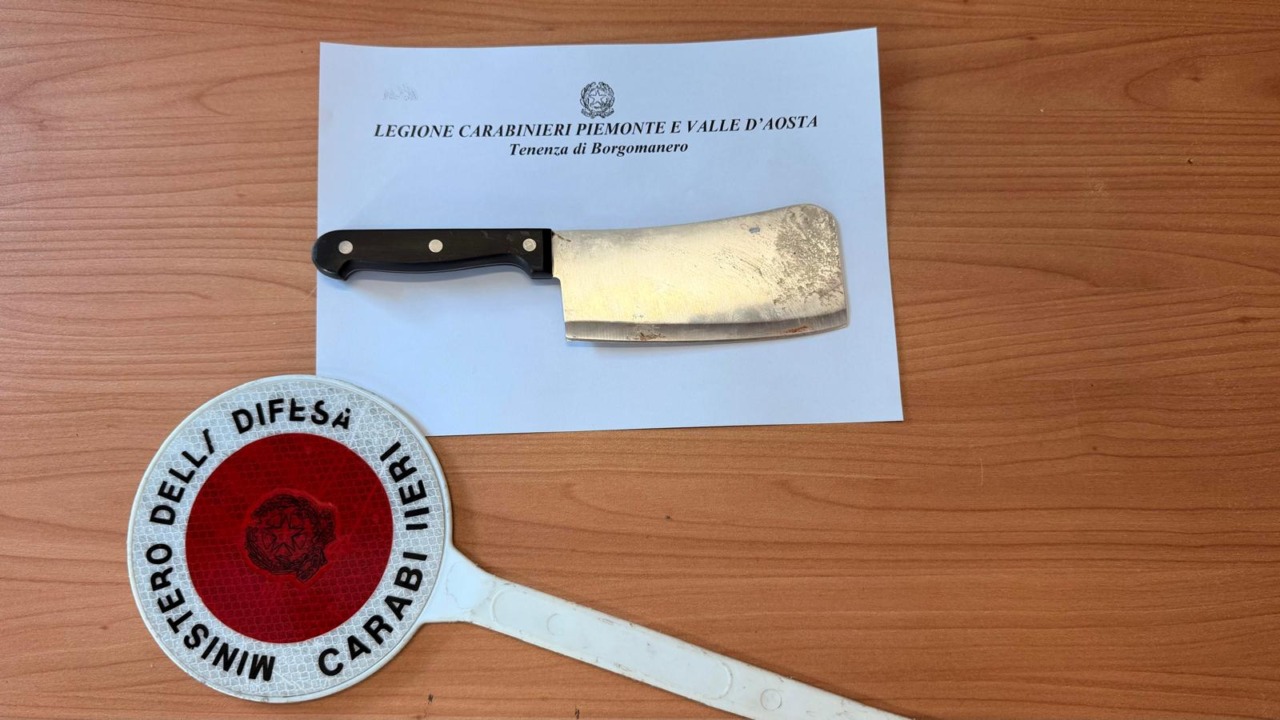 Borgomanero: ventenne ferita al volto da un’altra ragazza con una mannaia