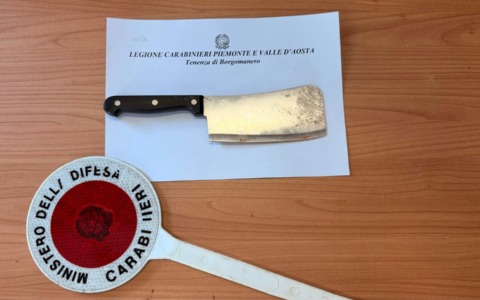 Borgomanero: ventenne ferita al volto da un’altra ragazza con una mannaia