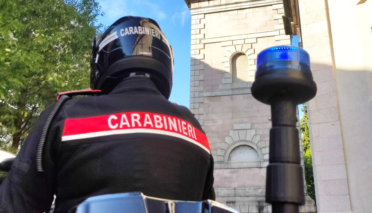 Dosi di droga nascoste tra boschi e muretti a secco: arrestati due spacciatori