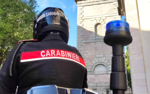 Dosi di droga nascoste tra boschi e muretti a secco: arrestati due spacciatori