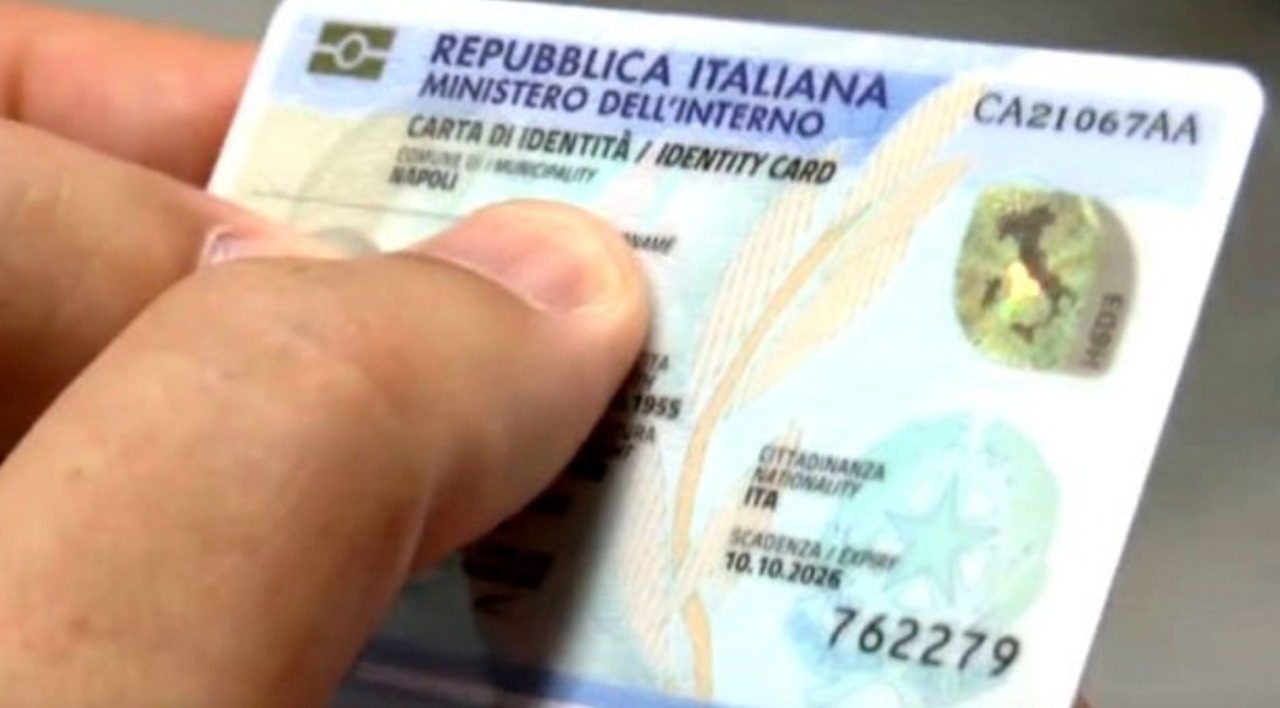 Addio alla carta d’identità cartacea dal 3 agosto: ecco cosa fare