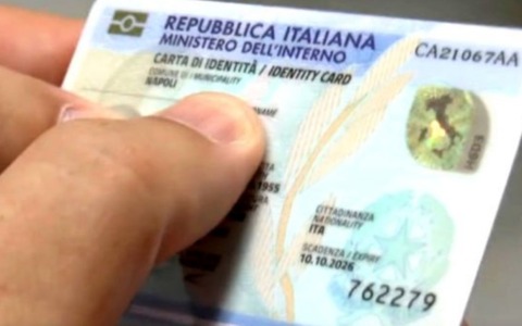 Addio alla carta d’identità cartacea dal 3 agosto: ecco cosa fare