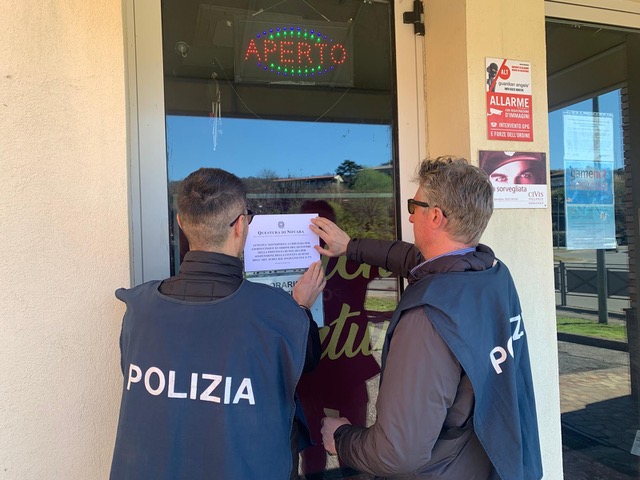 Sala VLT con minorenne al lavoro: sospesa licenza a Castelletto Ticino