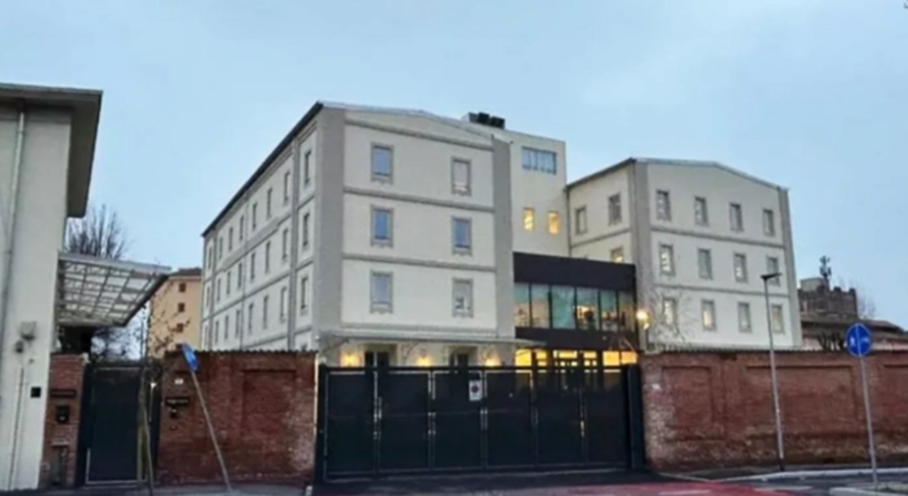 McQueen/Kering: “Azione” presenta interrogazione parlamentare urgente a tutela dei lavoratori novaresi