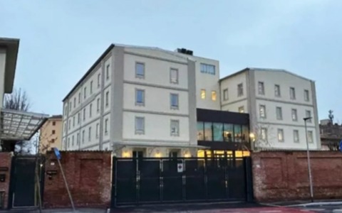 McQueen/Kering: “Azione” presenta interrogazione parlamentare urgente a tutela dei lavoratori novaresi