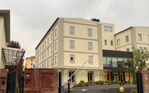 Crisi Alexander McQueen, Novara paga il prezzo più alto: 38 licenziamenti