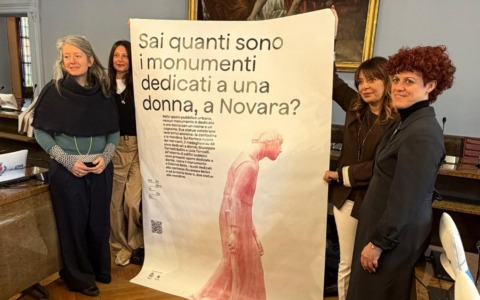 Poche donne nei monumenti di Novara: 70 manifesti per riflettere