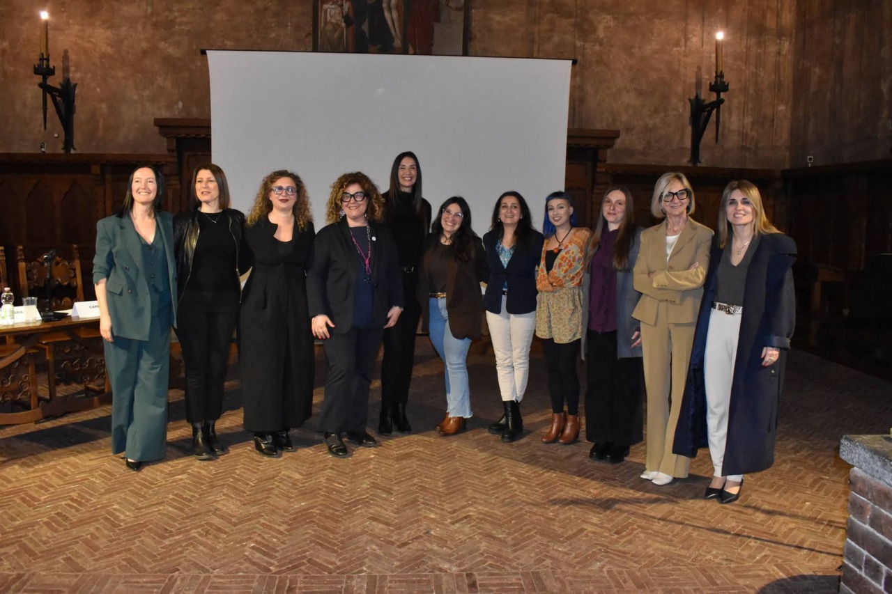 Narcisismo e relazioni tossiche, Sala dell’Arengo gremita per l’incontro