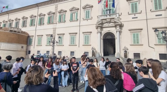 Le classi terze della scuola secondaria di Lesa in visita a Palazzo Madama