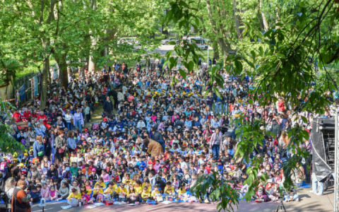 Novara, migliaia di bambini e anziani in marcia per la pace