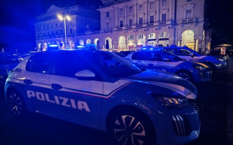 Movida novarese: giovani fermati con hashish e manganello, scattano denunce e daspo