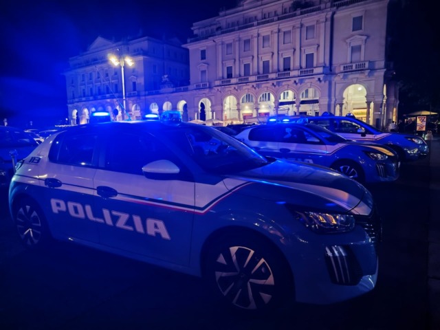 Movida novarese: giovani fermati con hashish e manganello, scattano denunce e daspo