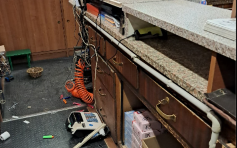 Rapina armata in tabaccheria a Bellinzago: attimi di terrore per il titolare