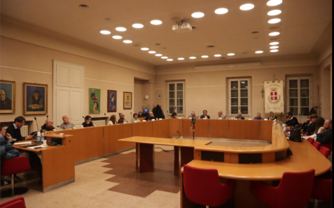 Domani a Borgomanero torna a riunirsi il Consiglio comunale