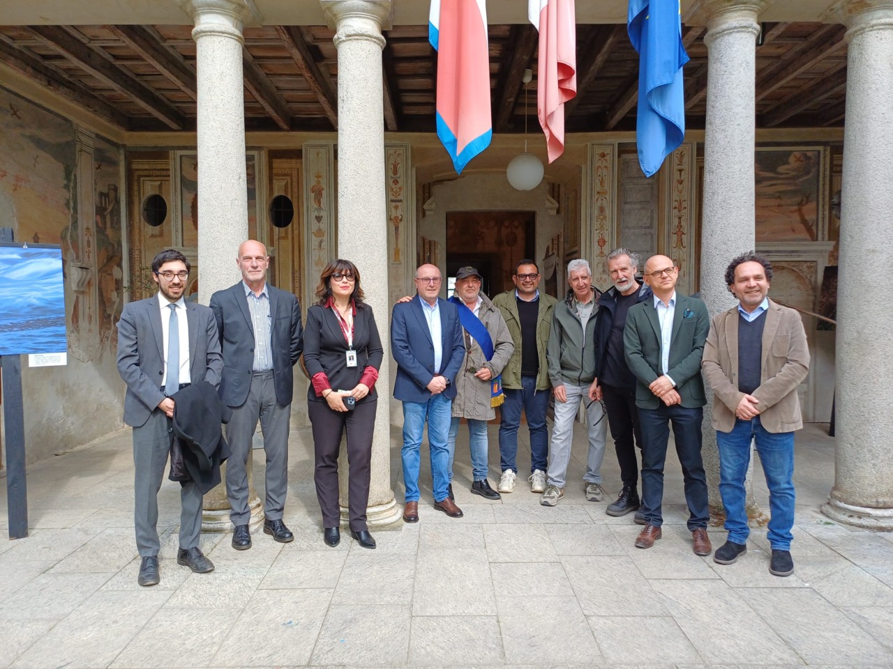 A Cameri doppia mostra tra arte e natura: “Equilibrium” è arrivata a Villa Picchetta