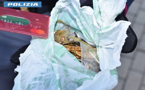 Finti carabinieri truffano un anziano: arrestati in autostrada dalla Polizia Stradale di Novara