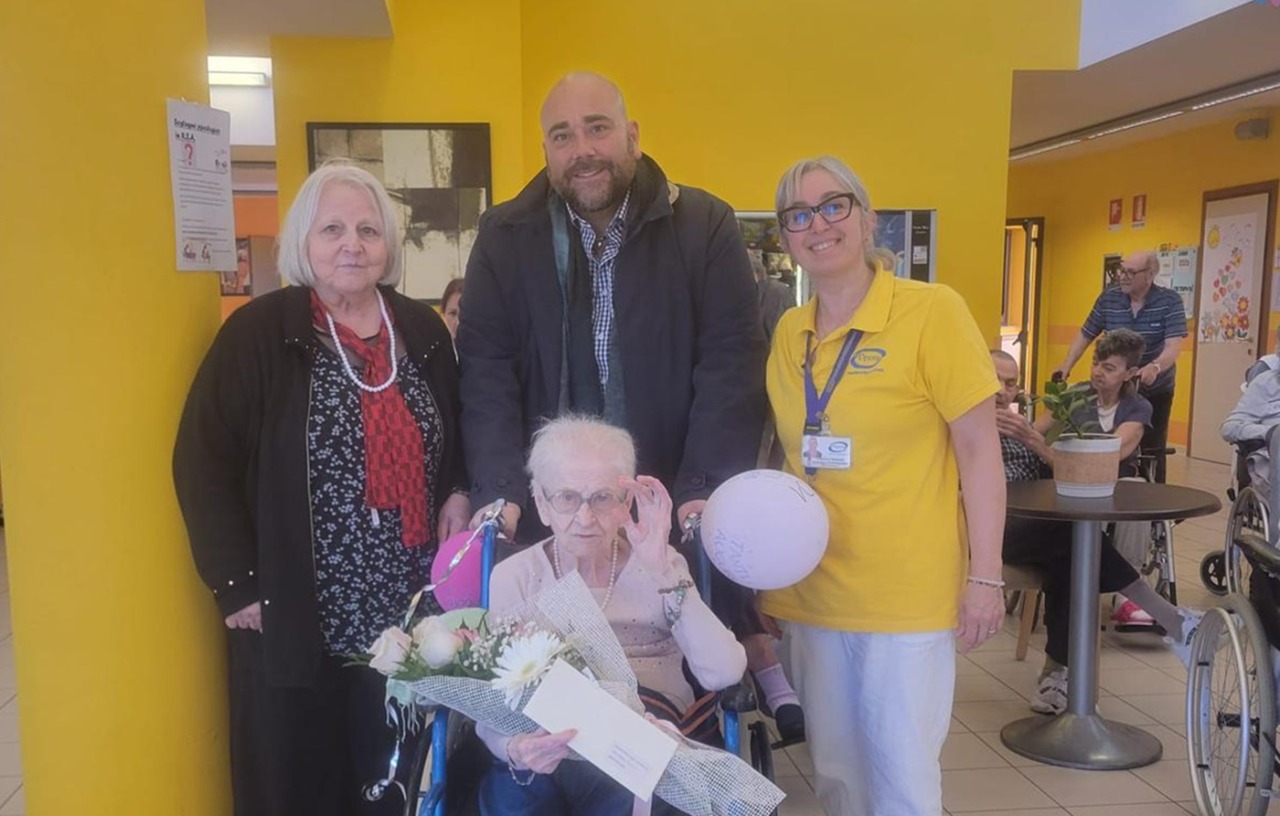 Novara, Concetta Mangiavillano festeggia 100 anni: una vita tra Italia, Libia e Svizzera