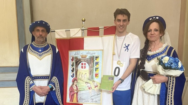 Oleggio, Corsa della Torta 2026: trionfano Portacompietra e Loreto, storica “prima” per le donne