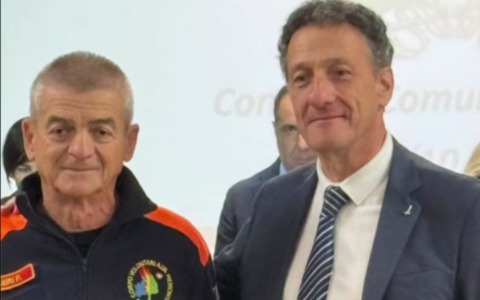 Aronese dell’Anno 2026 è Fausto Barberi, colonna del volontariato: salvò un uomo dall’arresto cardiaco