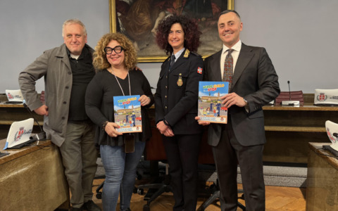 Educazione stradale nelle scuole primarie di Novara: distribuita una guida per i più piccoli