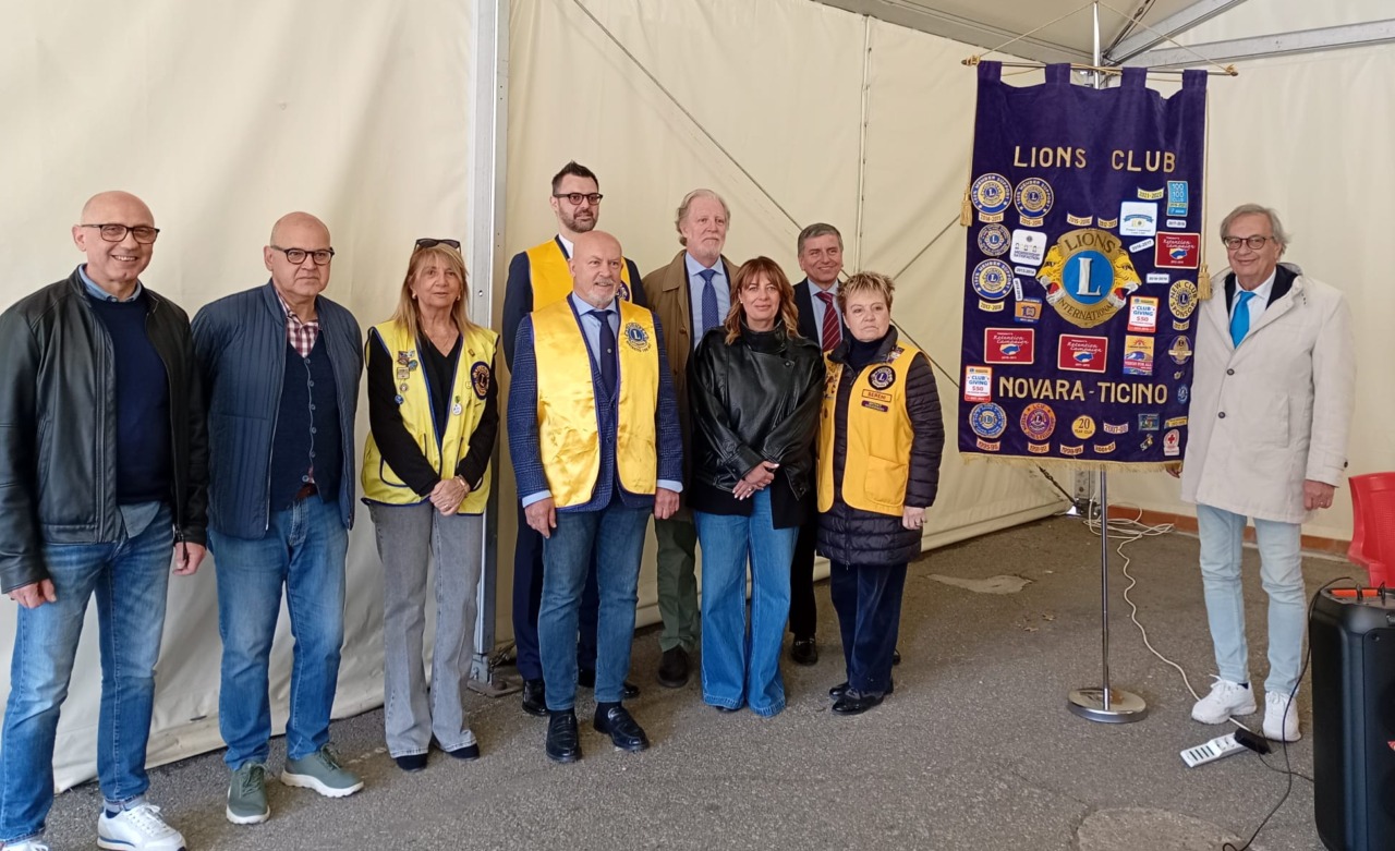 Novara, 250 smartphone riciclati diventano nuovi alberi: il progetto Lions–Assa cresce