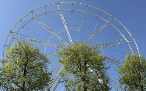 Ruota panoramica di Arona: concessione rinnovata per tre anni tra polemiche e critiche