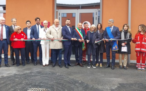 Borgomanero, inaugurata la nuova Centrale operativa della Croce Rossa: intitolata al dottor Ugo Mauri