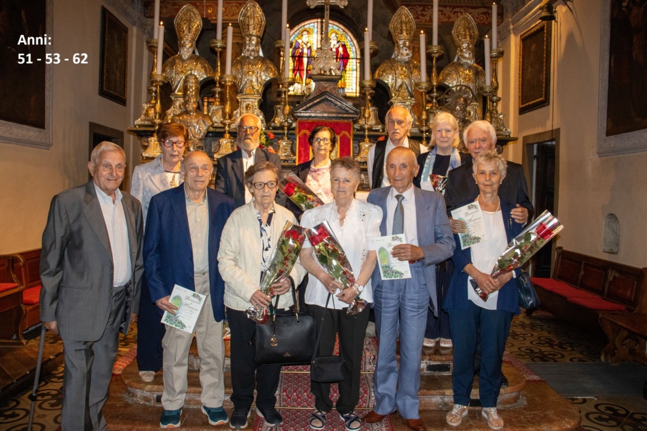 Legame che sfida il tempo: 24 coppie di sposi hanno festeggiato il proprio anniversario a Paruzzaro
