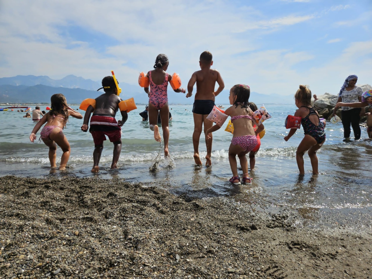Torna “Irene va al mare”, servono 8.500 euro per il progetto che aiuta mamme e bambini a ripartire dopo la violenza