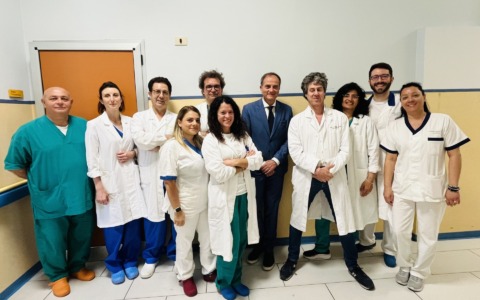 Arresto cardiaco improvviso al lavoro: giovane salvato a Novara grazie a un intervento d’emergenza