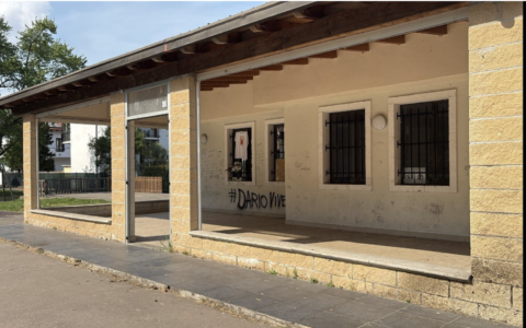Novara, ancora deserti i bandi per il bar del parco di Santa Rita: «Serve una soluzione contro l’abbandono»