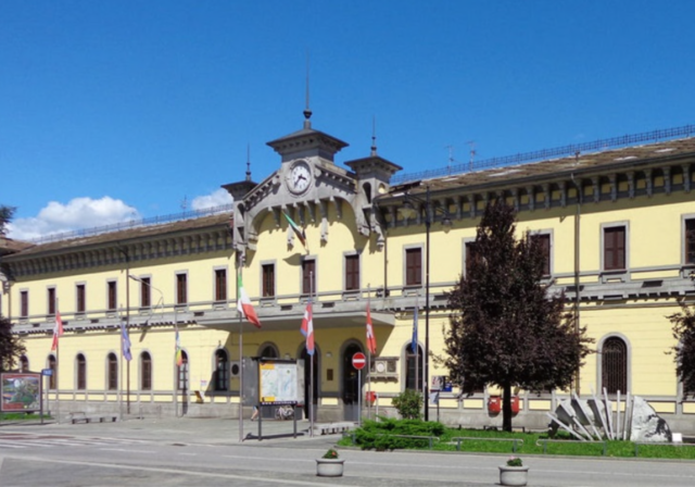 Ricercato da tempo, fermato in stazione a Domo: doveva ricevere 18 notifiche di polizia giudiziaria