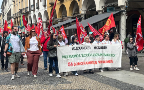 Novara, vertenza Alexander McQueen: amministrazione e gruppi consiliari chiedono tutele per i lavoratori