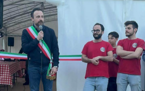 A Paruzzaro una nuova tensostruttura per le feste dopo i danni del maltempo nel 2020