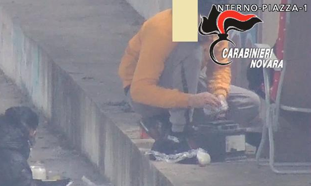Droga a Novara, smantellata la piazza di spaccio “al sottopasso”: sei misure cautelari