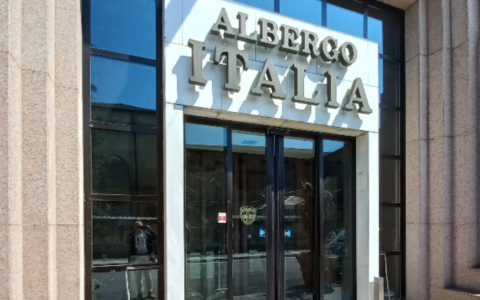 Abusivi e vandalismi all’ex Albergo Italia: pronti al blitz
