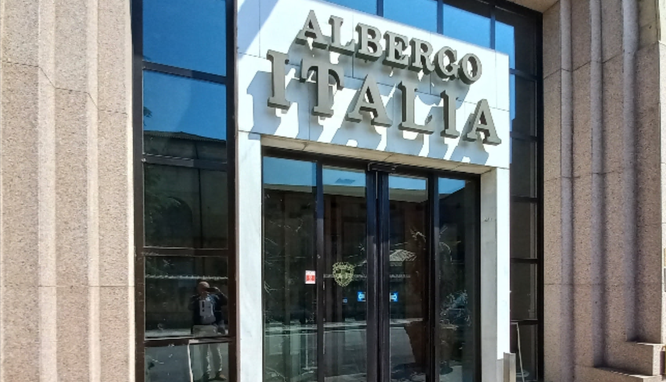 Abusivi e vandalismi all’ex Albergo Italia: pronti al blitz