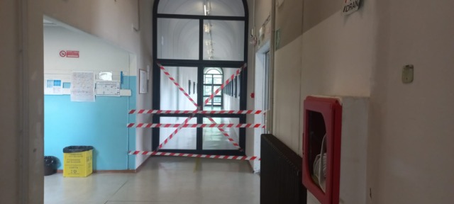 Arona, disagi all’istituto Fermi: due corridoi allagati per un guasto ai servizi igienici