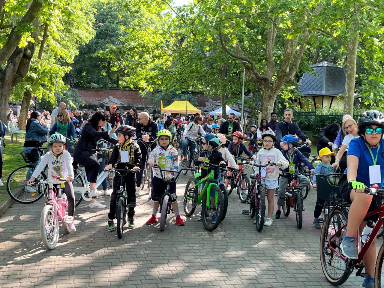 Bimbinbici festeggia 25 anni con il record di partecipanti: quasi 800 biciclette in festa a Novara