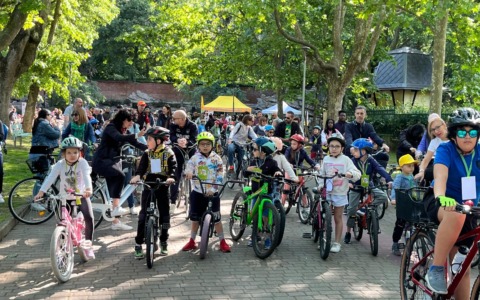 Bimbinbici festeggia 25 anni con il record di partecipanti: quasi 800 biciclette in festa a Novara