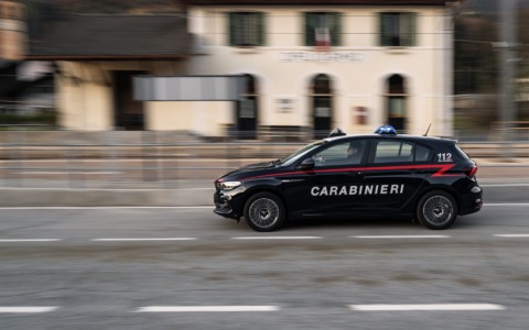 Rissa fuori dalla scuola a Domodossola, sei minorenni denunciati dai carabinieri